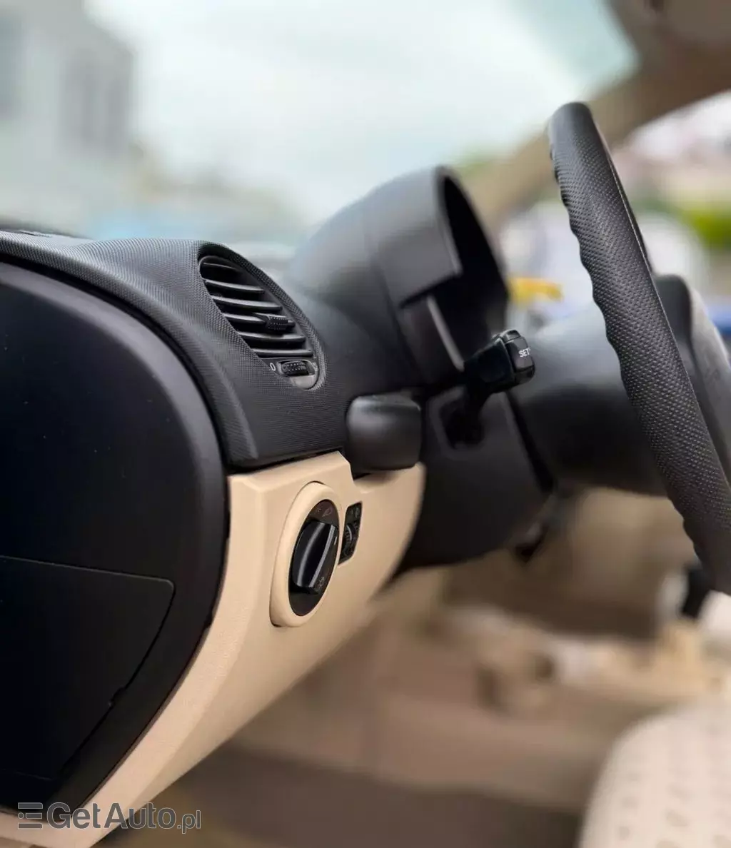 VOLKSWAGEN New Beetle 