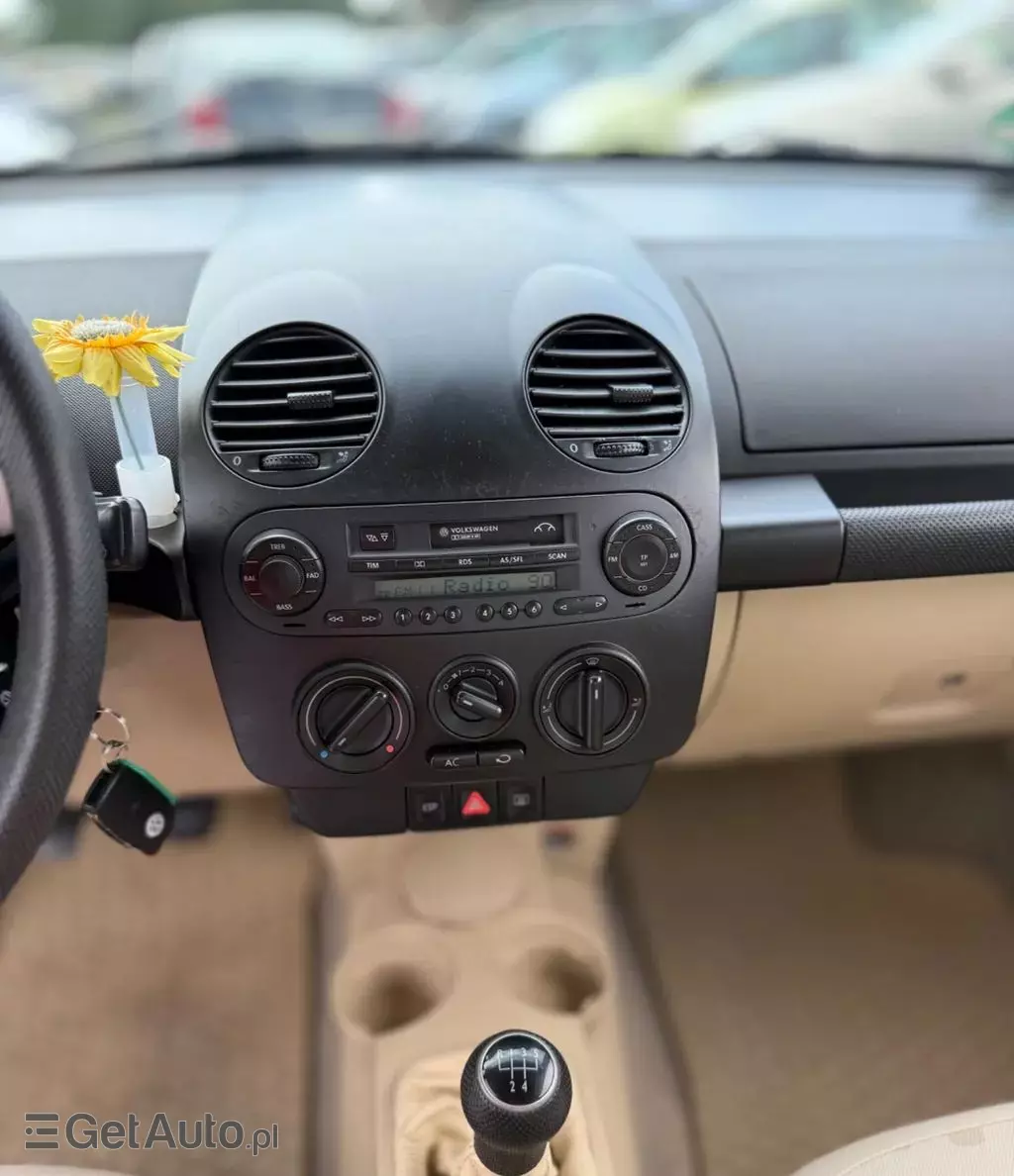 VOLKSWAGEN New Beetle 