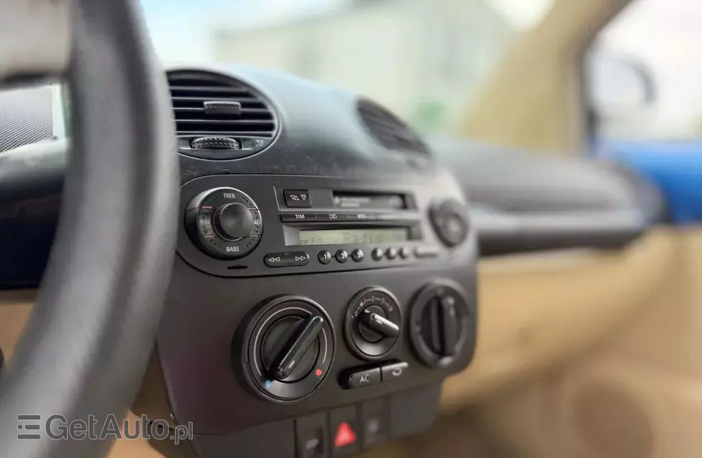 VOLKSWAGEN New Beetle 