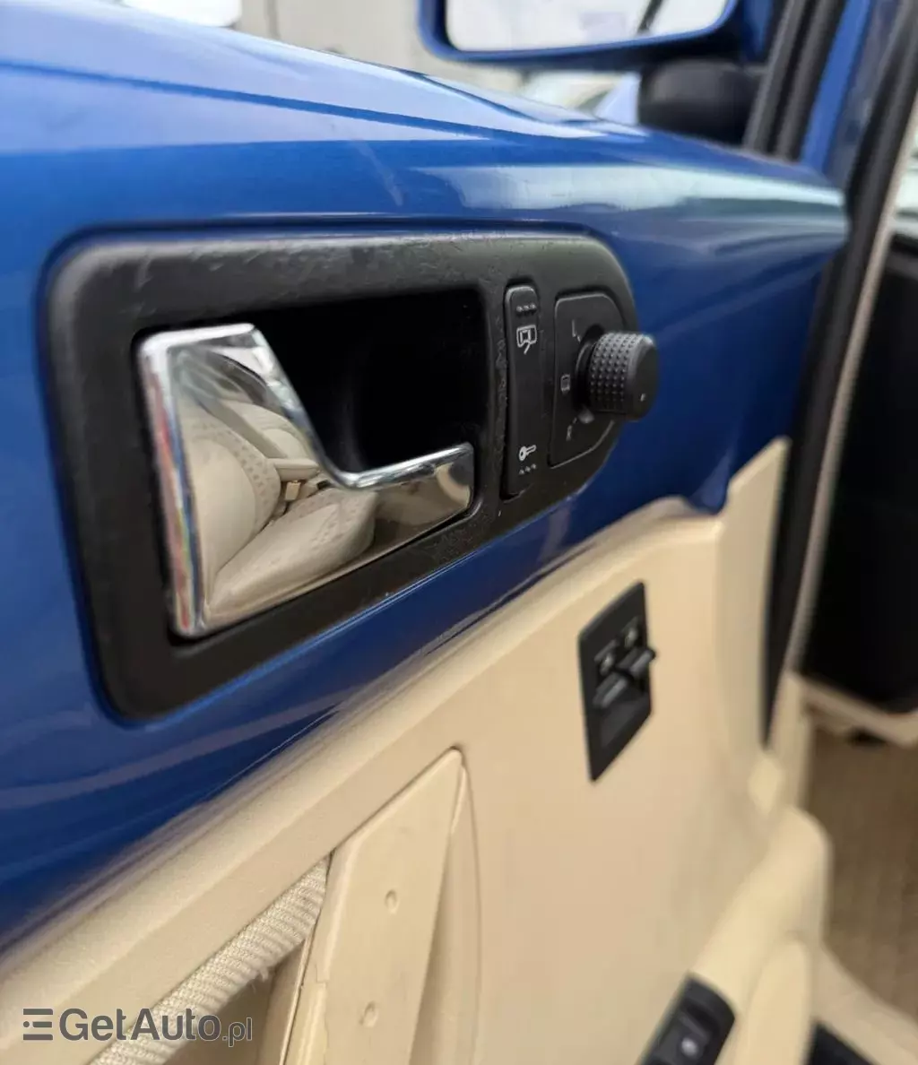 VOLKSWAGEN New Beetle 