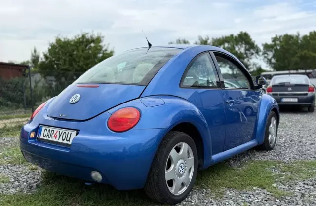 VOLKSWAGEN New Beetle 