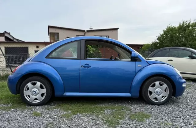VOLKSWAGEN New Beetle 