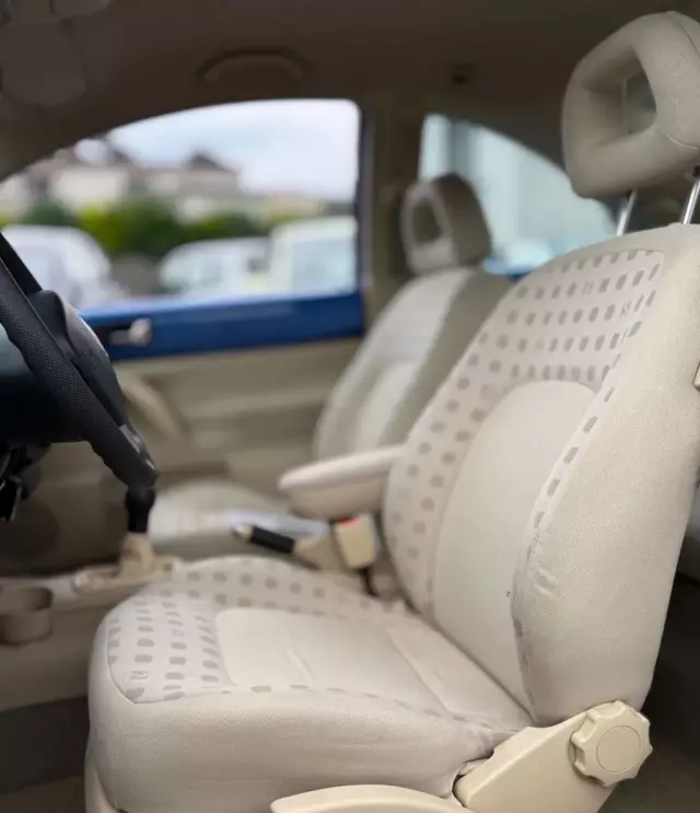 VOLKSWAGEN New Beetle 