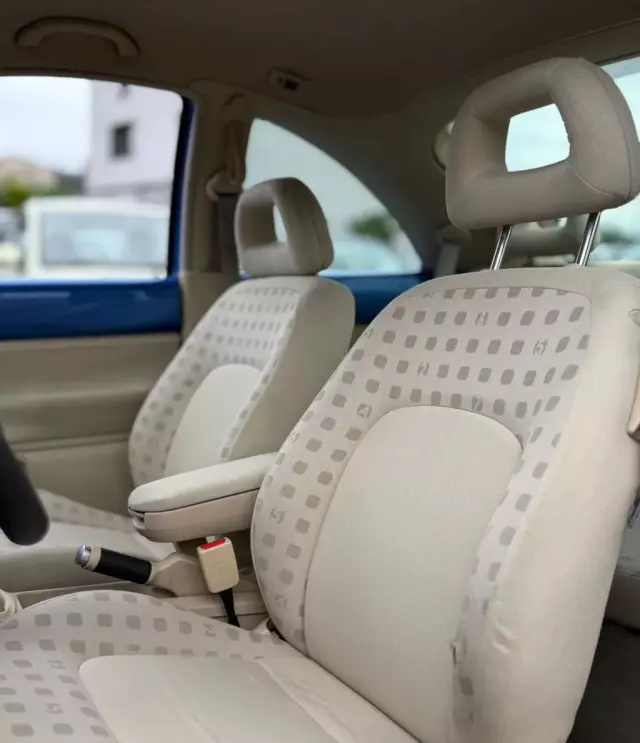 VOLKSWAGEN New Beetle 