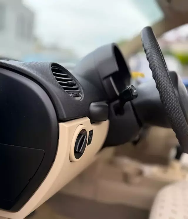 VOLKSWAGEN New Beetle 