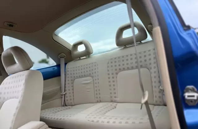 VOLKSWAGEN New Beetle 