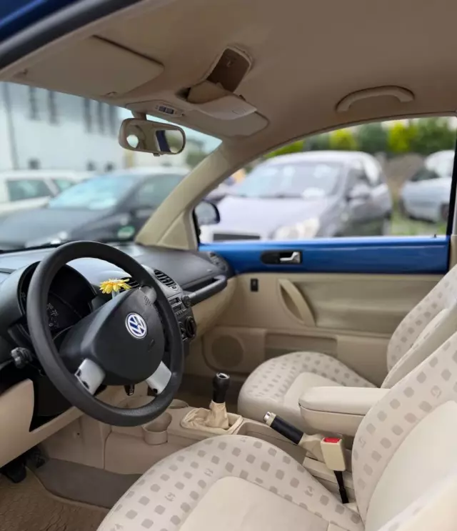 VOLKSWAGEN New Beetle 