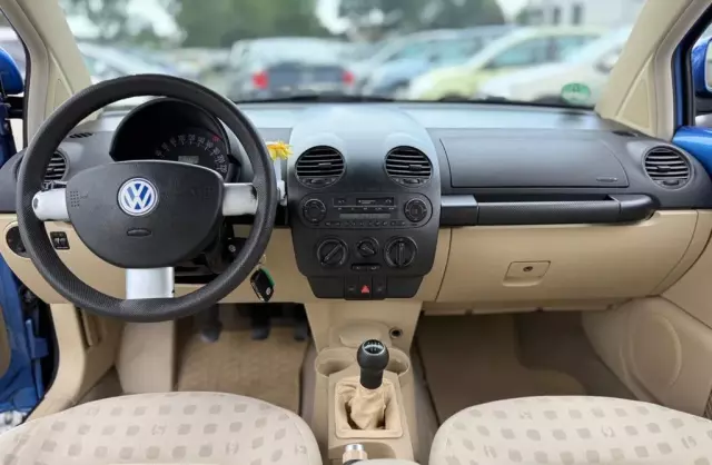 VOLKSWAGEN New Beetle 