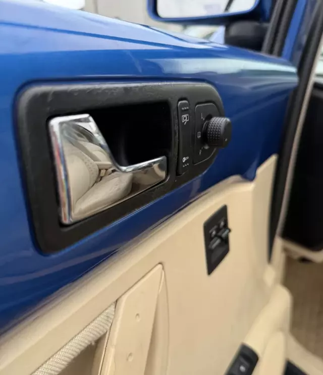 VOLKSWAGEN New Beetle 