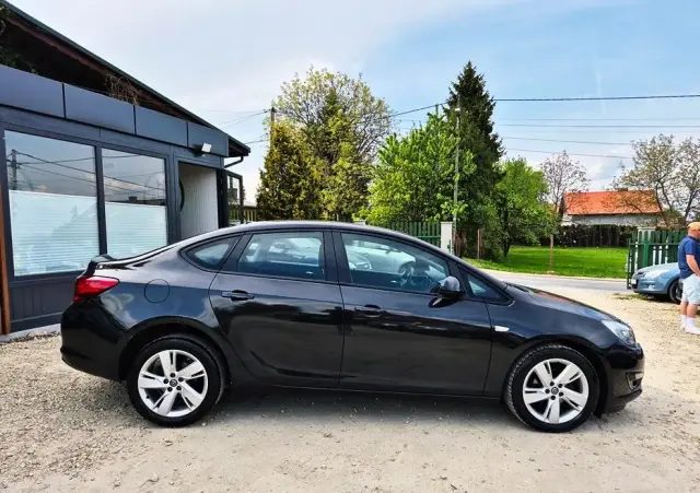 OPEL Astra IV 1.4 T Business EU6