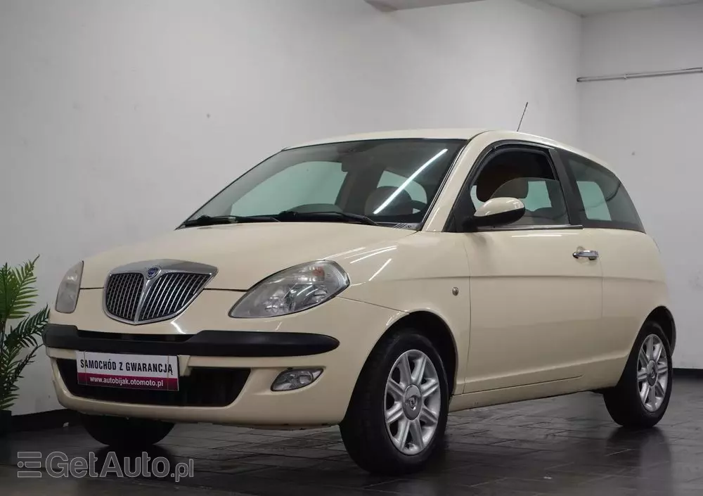 LANCIA Ypsilon 1.4 16V Platino (4 os.)