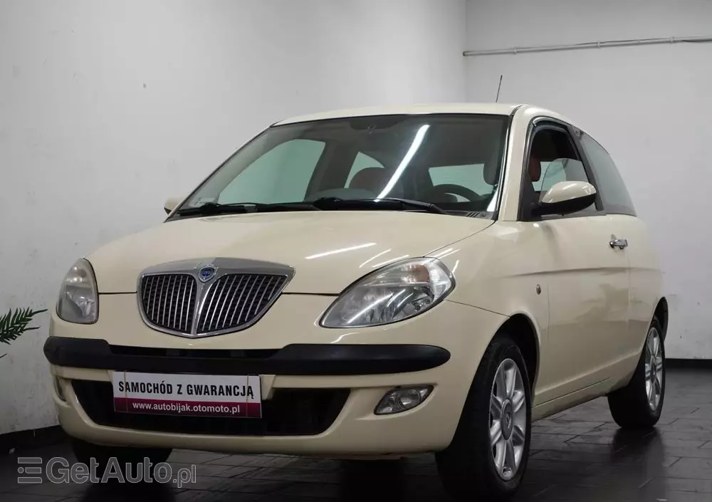 LANCIA Ypsilon 1.4 16V Platino (4 os.)