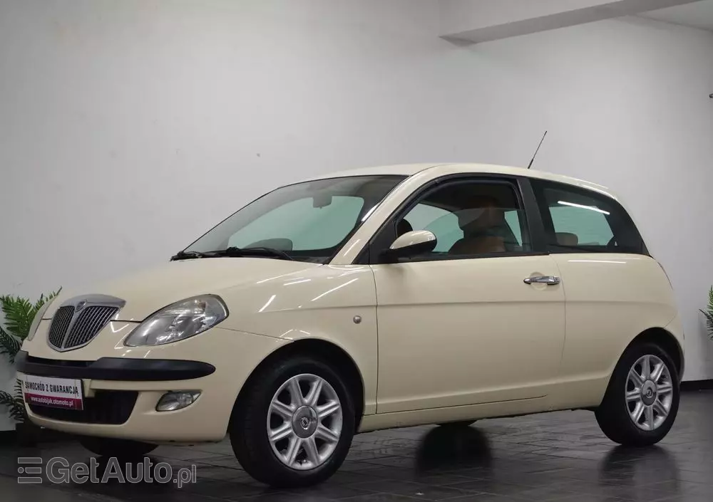 LANCIA Ypsilon 1.4 16V Platino (4 os.)