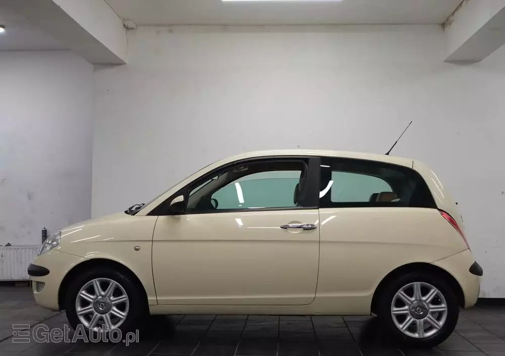 LANCIA Ypsilon 1.4 16V Platino (4 os.)