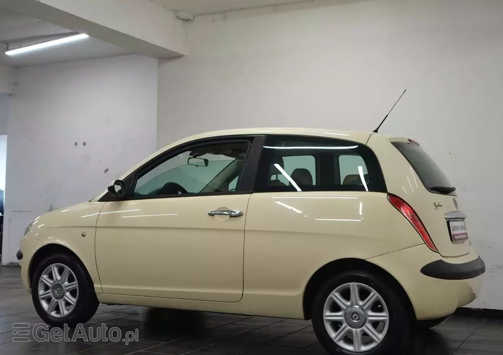 LANCIA Ypsilon 1.4 16V Platino (4 os.)