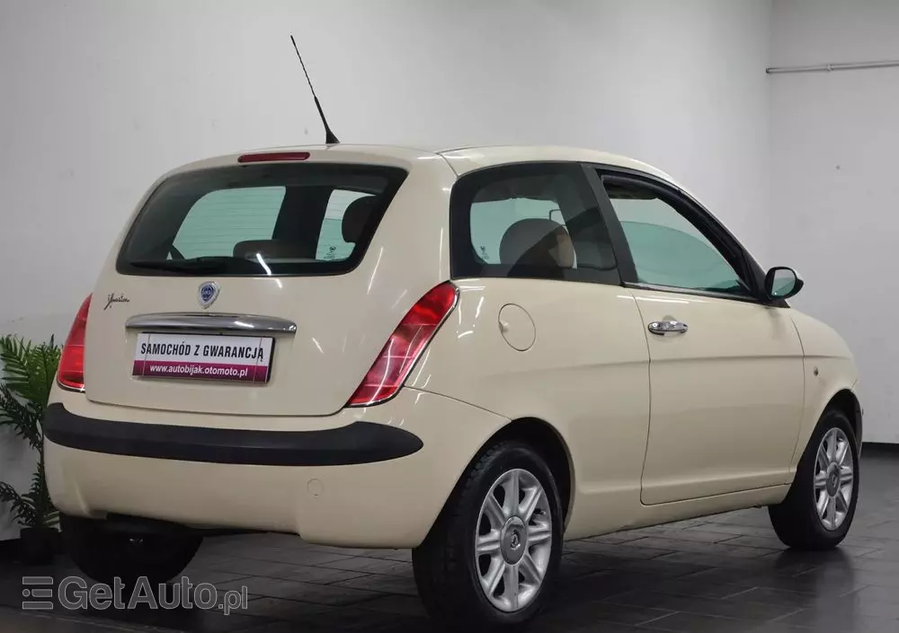 LANCIA Ypsilon 1.4 16V Platino (4 os.)