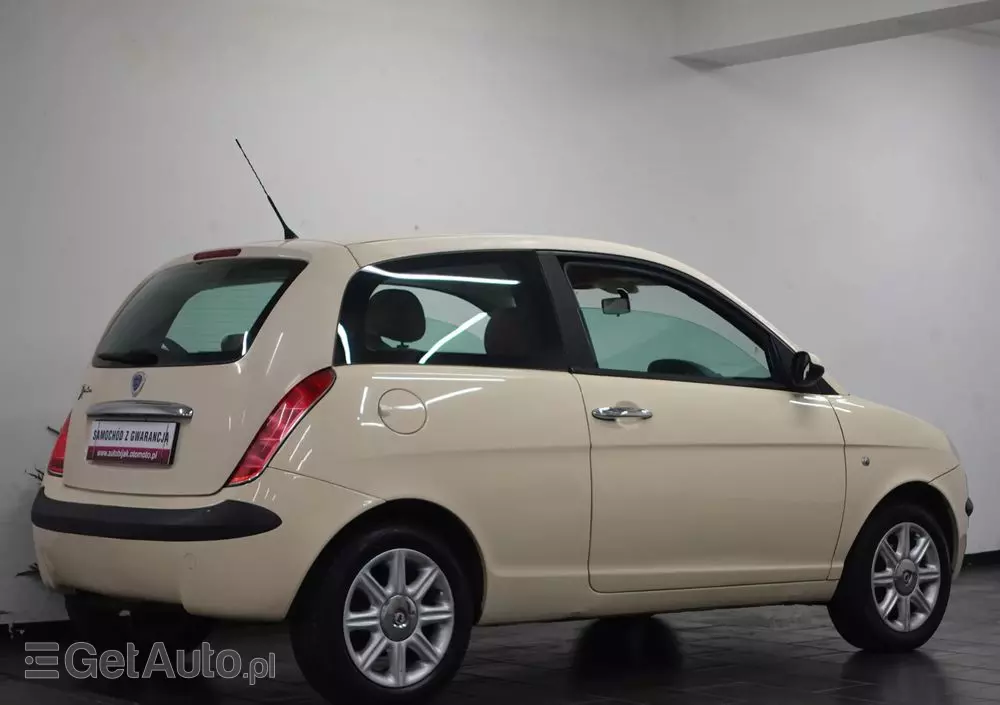 LANCIA Ypsilon 1.4 16V Platino (4 os.)
