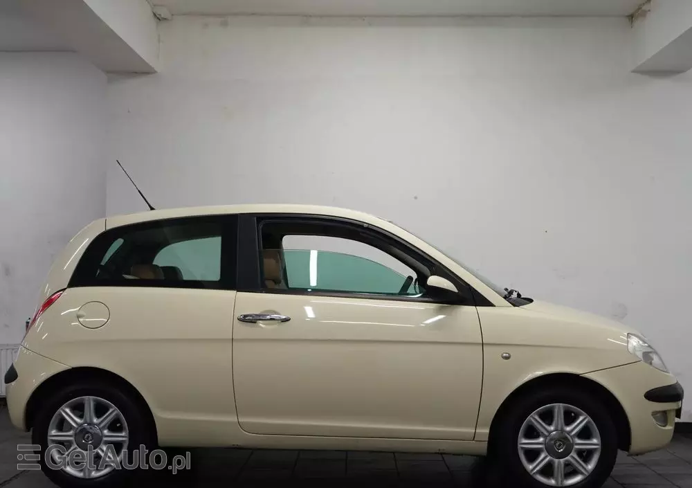 LANCIA Ypsilon 1.4 16V Platino (4 os.)