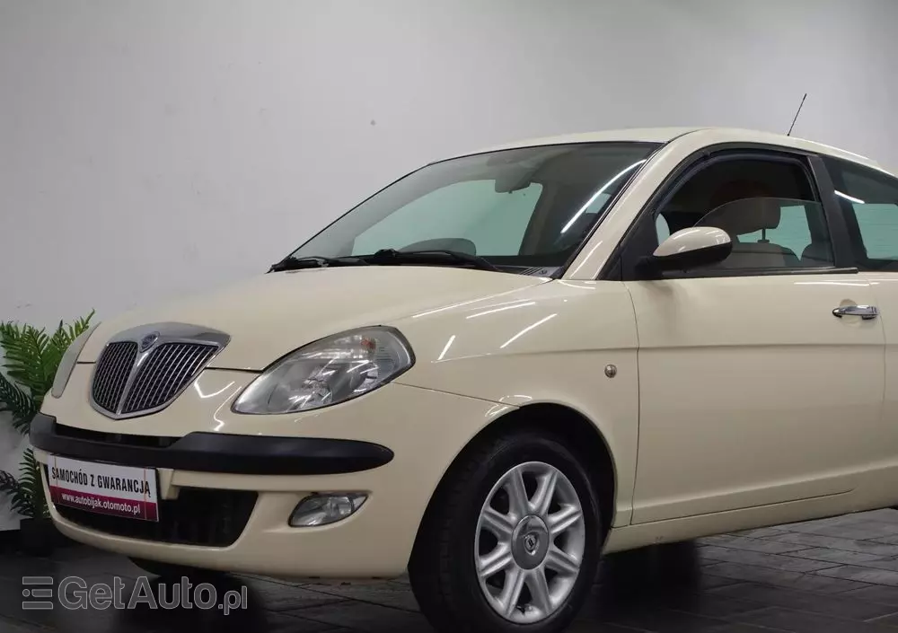 LANCIA Ypsilon 1.4 16V Platino (4 os.)