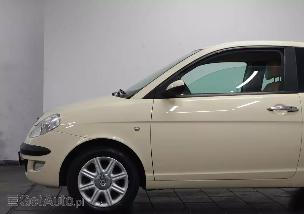 LANCIA Ypsilon 1.4 16V Platino (4 os.)