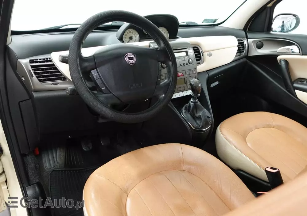 LANCIA Ypsilon 1.4 16V Platino (4 os.)