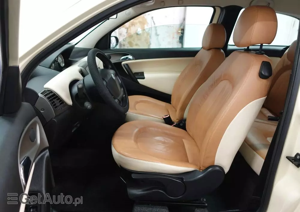 LANCIA Ypsilon 1.4 16V Platino (4 os.)