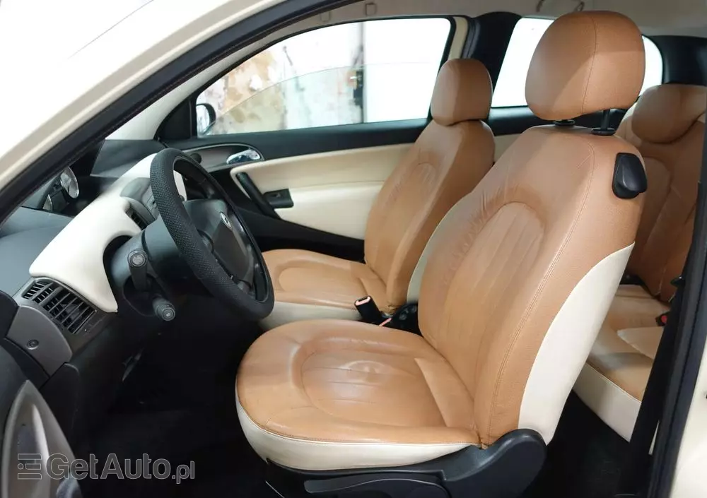 LANCIA Ypsilon 1.4 16V Platino (4 os.)