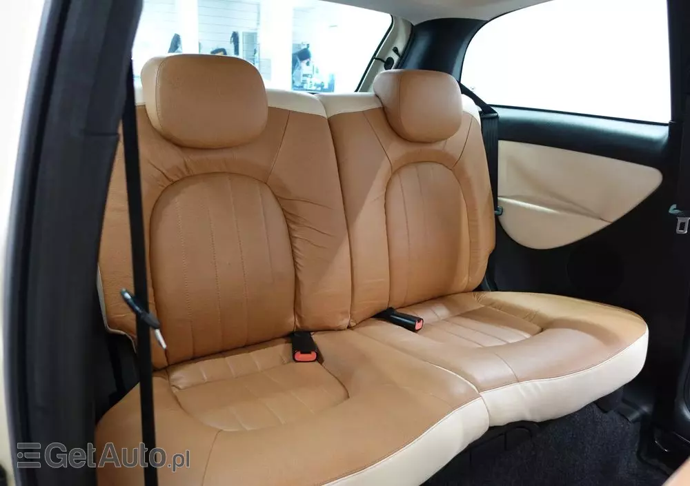 LANCIA Ypsilon 1.4 16V Platino (4 os.)