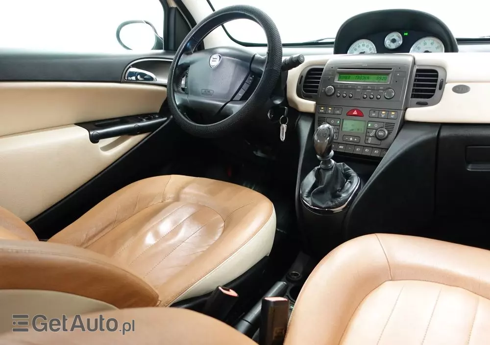 LANCIA Ypsilon 1.4 16V Platino (4 os.)