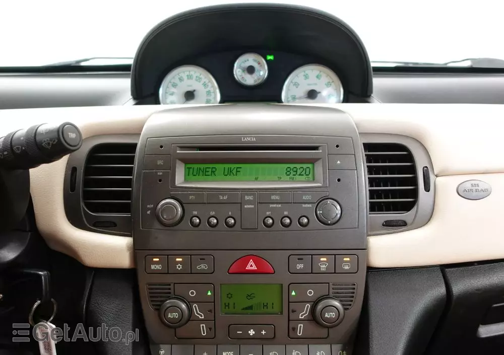 LANCIA Ypsilon 1.4 16V Platino (4 os.)