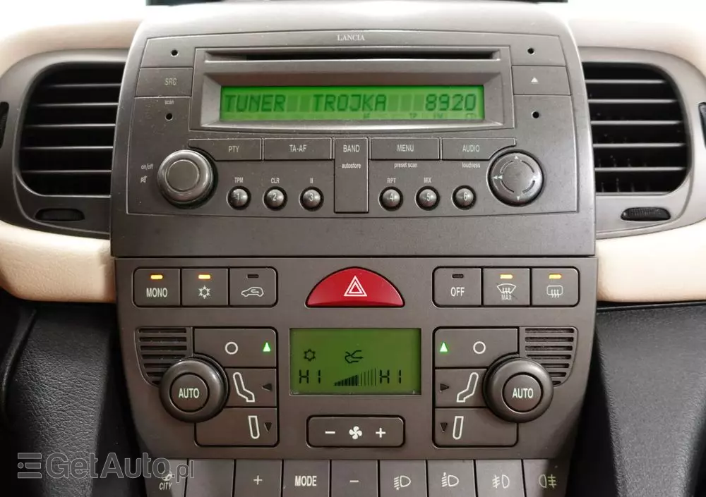 LANCIA Ypsilon 1.4 16V Platino (4 os.)