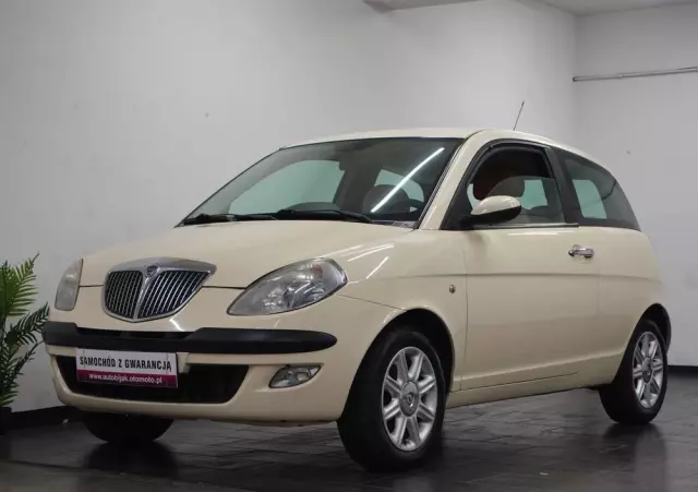 LANCIA Ypsilon 1.4 16V Platino (4 os.)