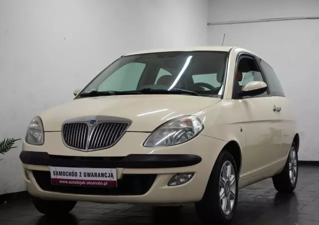 LANCIA Ypsilon 1.4 16V Platino (4 os.)