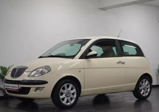 LANCIA Ypsilon 1.4 16V Platino (4 os.)