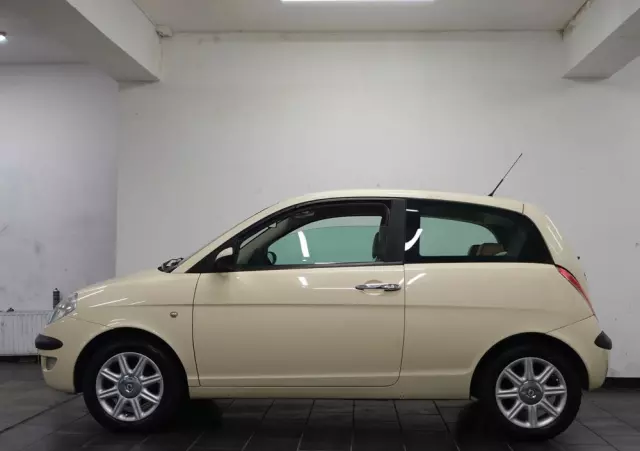 LANCIA Ypsilon 1.4 16V Platino (4 os.)