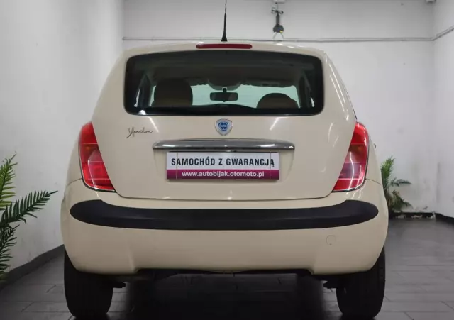 LANCIA Ypsilon 1.4 16V Platino (4 os.)