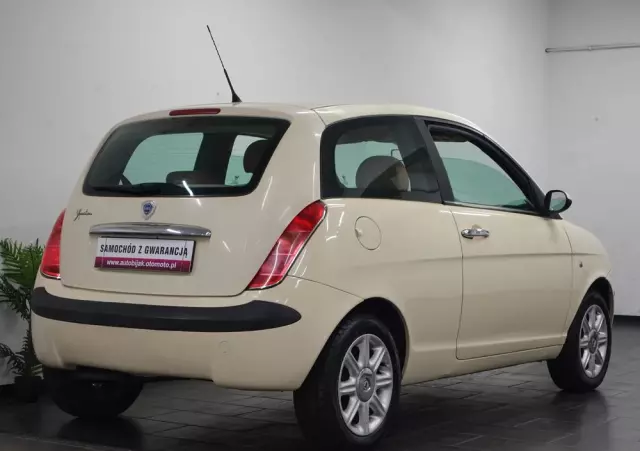 LANCIA Ypsilon 1.4 16V Platino (4 os.)