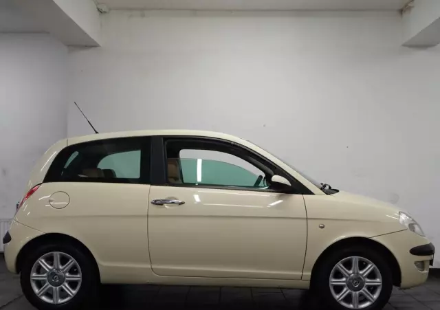 LANCIA Ypsilon 1.4 16V Platino (4 os.)