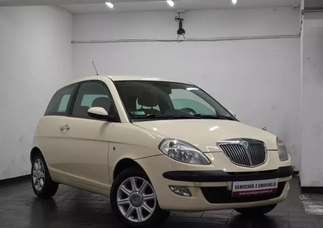 LANCIA Ypsilon 1.4 16V Platino (4 os.)