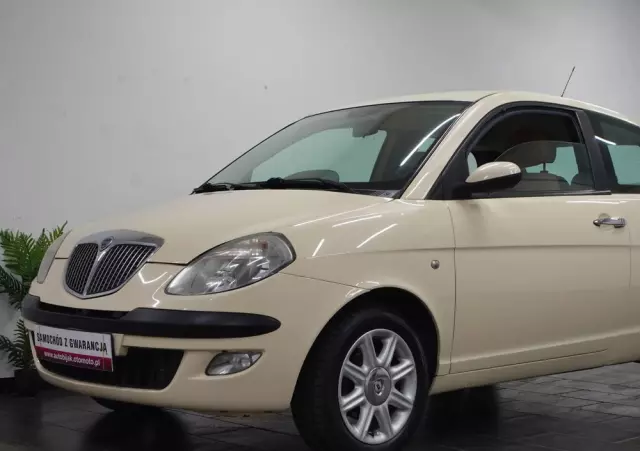 LANCIA Ypsilon 1.4 16V Platino (4 os.)