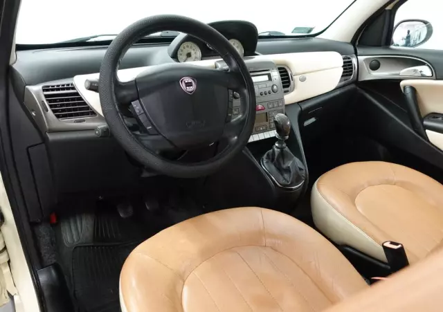 LANCIA Ypsilon 1.4 16V Platino (4 os.)