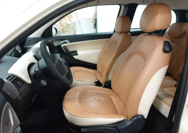 LANCIA Ypsilon 1.4 16V Platino (4 os.)