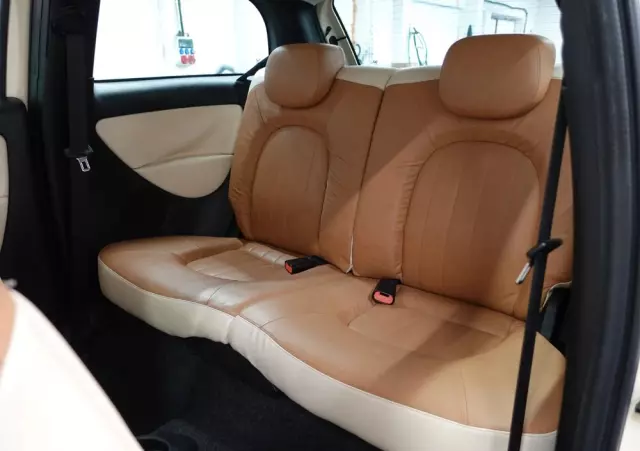 LANCIA Ypsilon 1.4 16V Platino (4 os.)