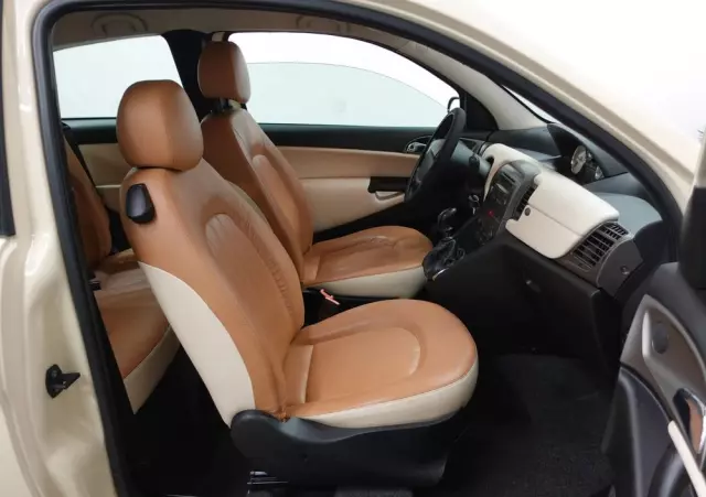 LANCIA Ypsilon 1.4 16V Platino (4 os.)