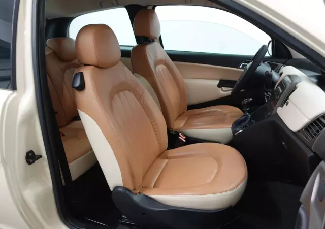 LANCIA Ypsilon 1.4 16V Platino (4 os.)