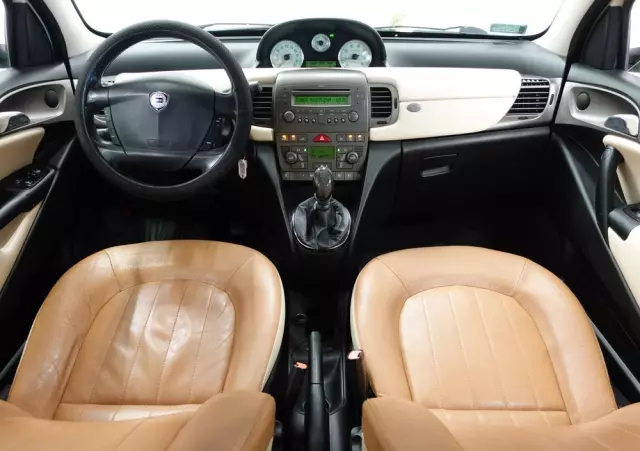 LANCIA Ypsilon 1.4 16V Platino (4 os.)