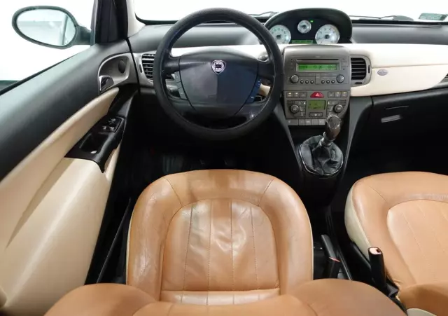 LANCIA Ypsilon 1.4 16V Platino (4 os.)