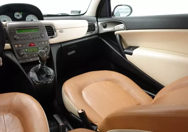 LANCIA Ypsilon 1.4 16V Platino (4 os.)