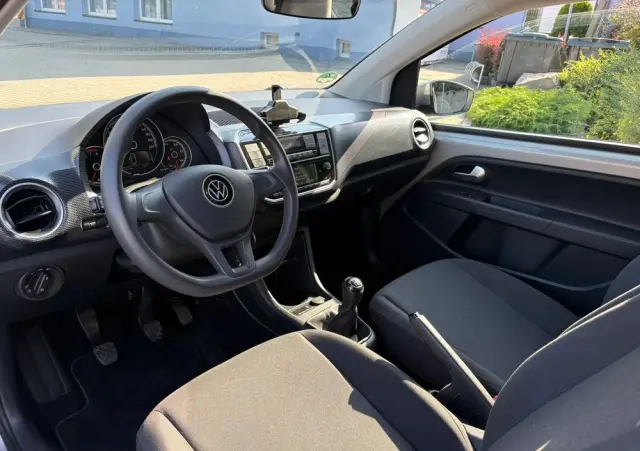 VOLKSWAGEN Up! Active