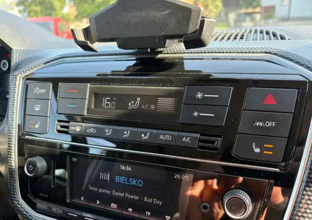 VOLKSWAGEN Up! Active